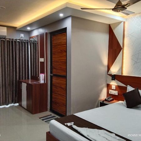 Hotel Marine Blue !! Beach Distance 50 Mts !! ดีกา ภายนอก รูปภาพ