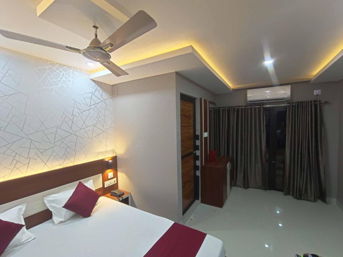 Hotel Marine Blue !! Beach Distance 50 Mts !! ดีกา ภายนอก รูปภาพ