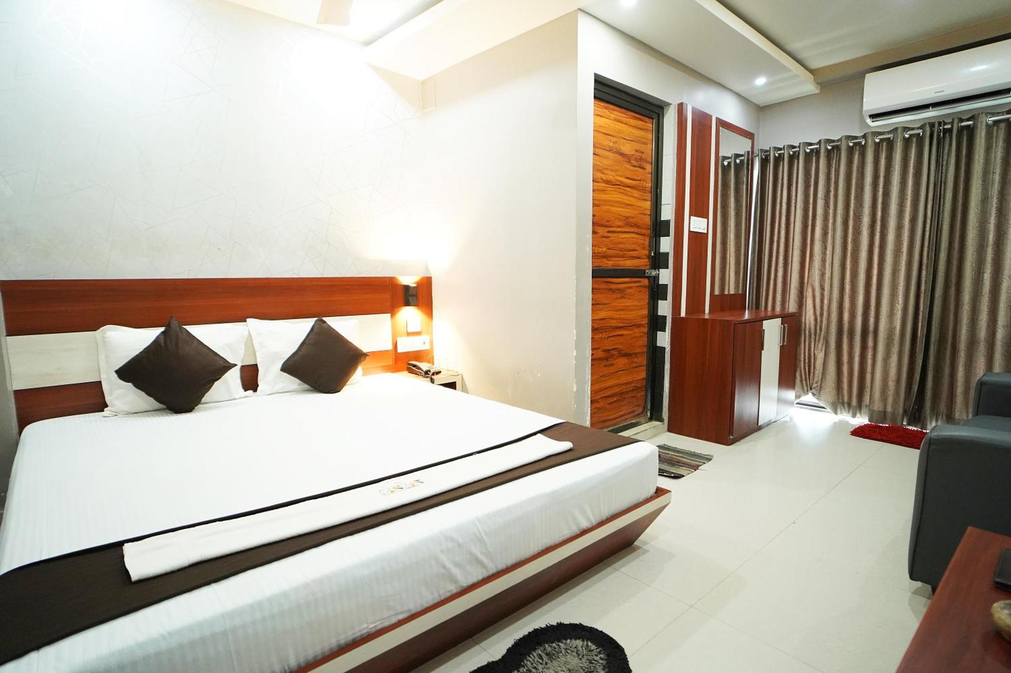 Hotel Marine Blue !! Beach Distance 50 Mts !! ดีกา ภายนอก รูปภาพ