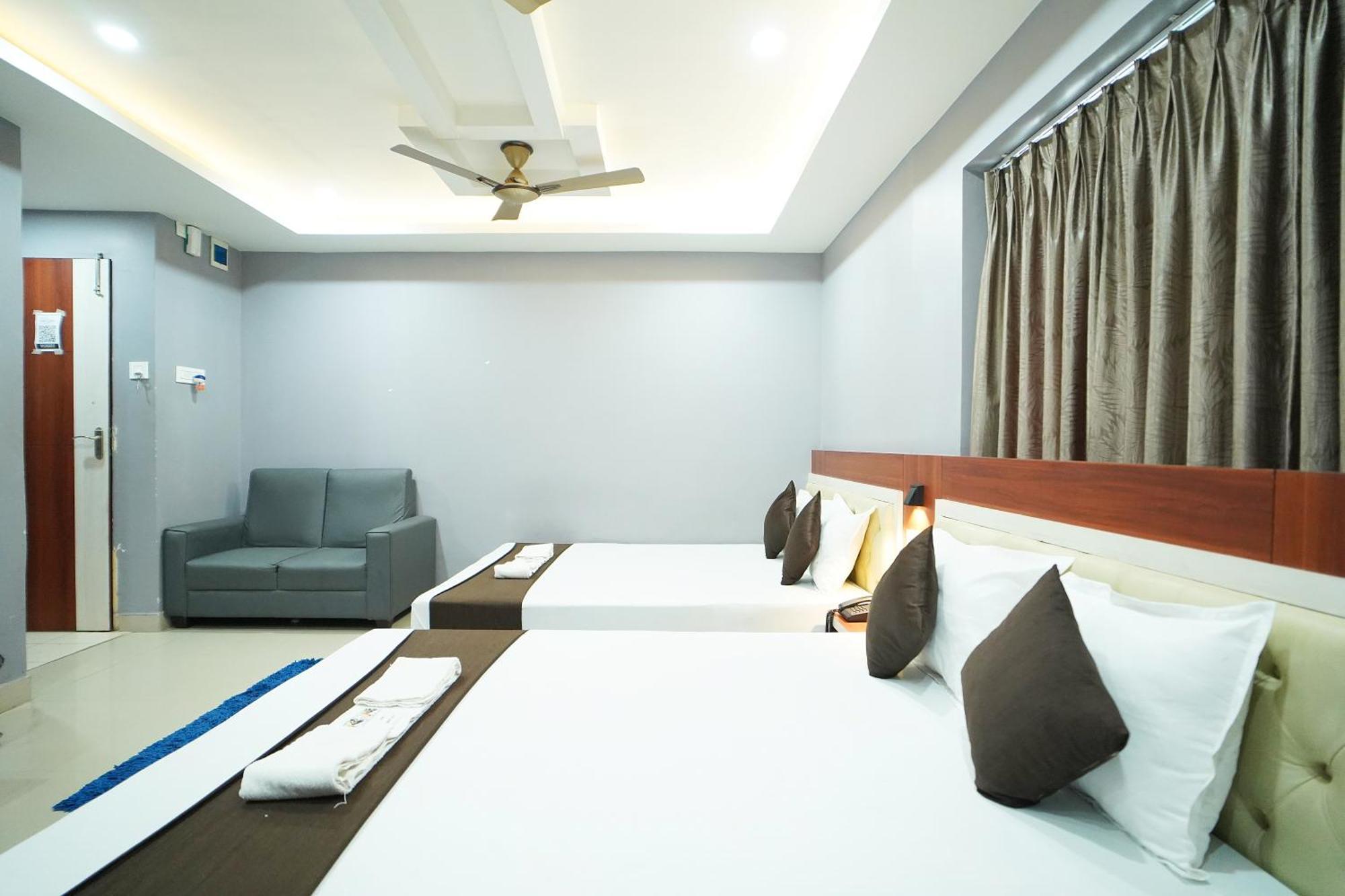 Hotel Marine Blue !! Beach Distance 50 Mts !! ดีกา ภายนอก รูปภาพ