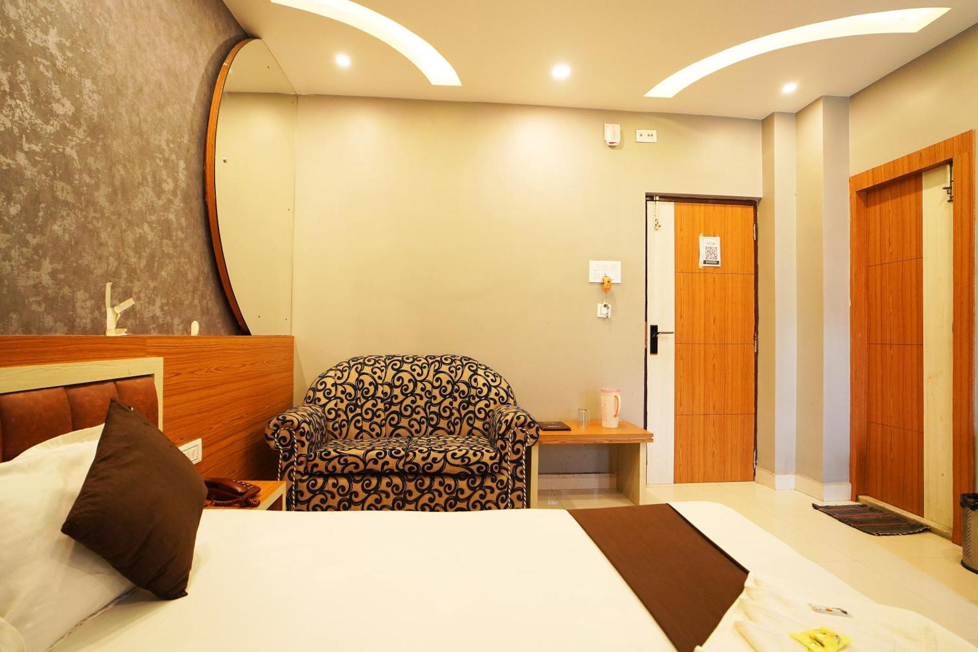 Hotel Marine Blue !! Beach Distance 50 Mts !! ดีกา ภายนอก รูปภาพ